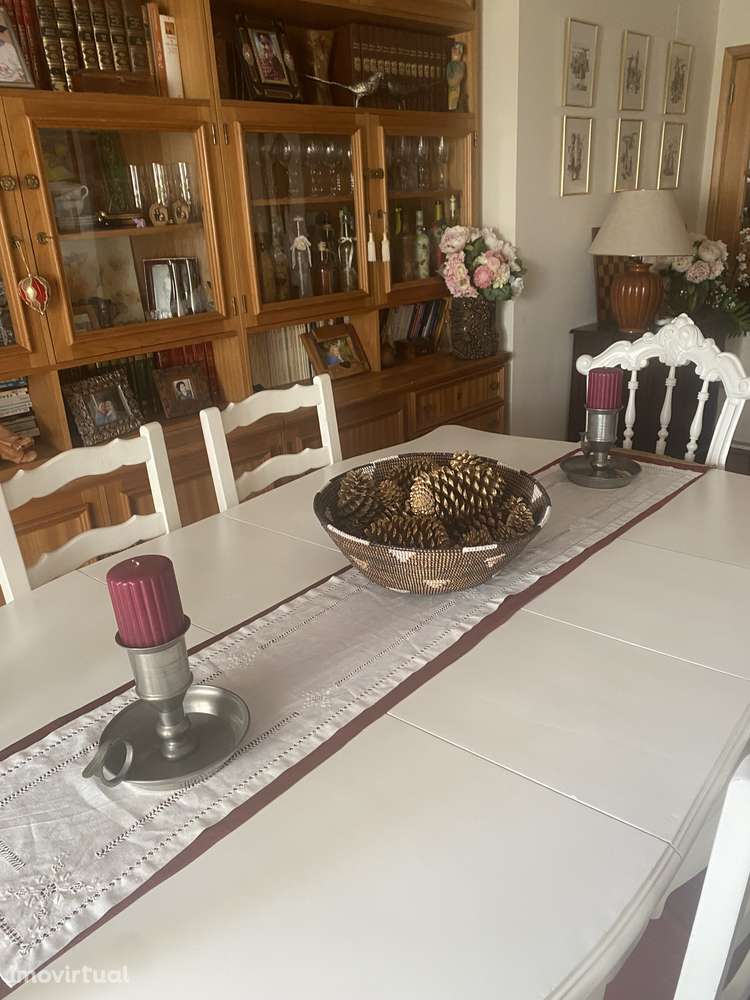 Quarto individual com mobília, vista urbana e acesso a serviços - Grande imagem: 5/24