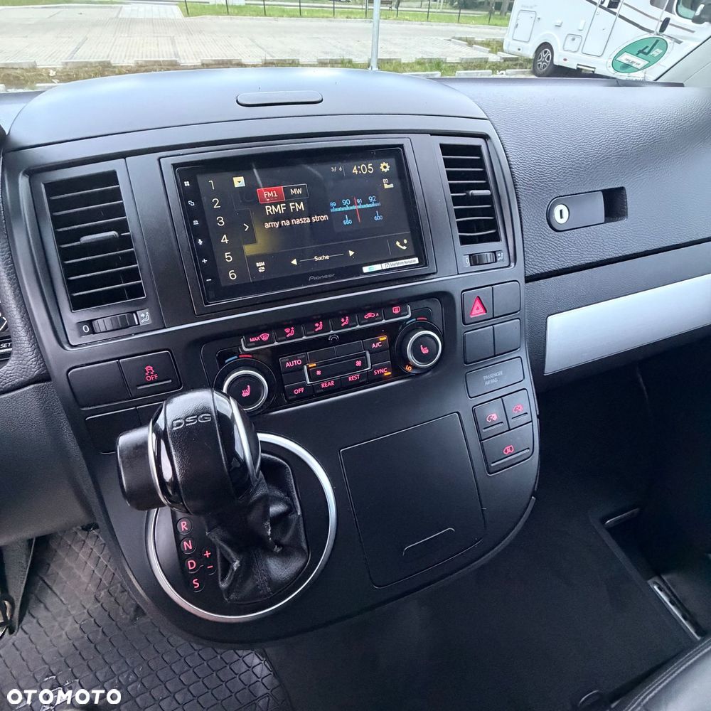 Volkswagen Multivan - 32