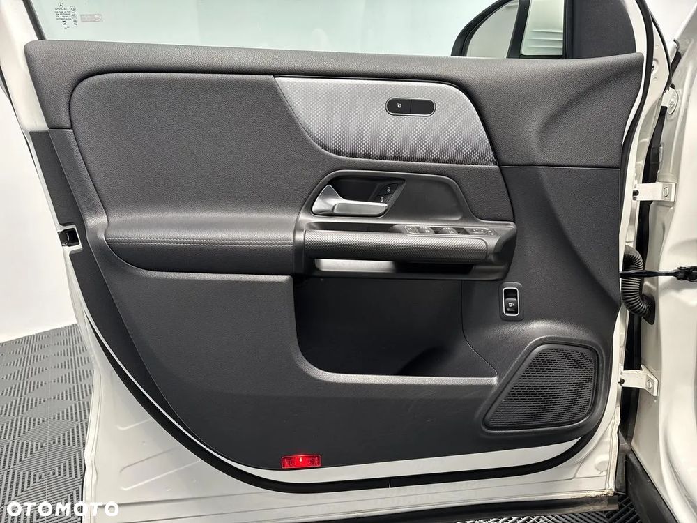 Mercedes-Benz GLA 180 d Business Edition - 10