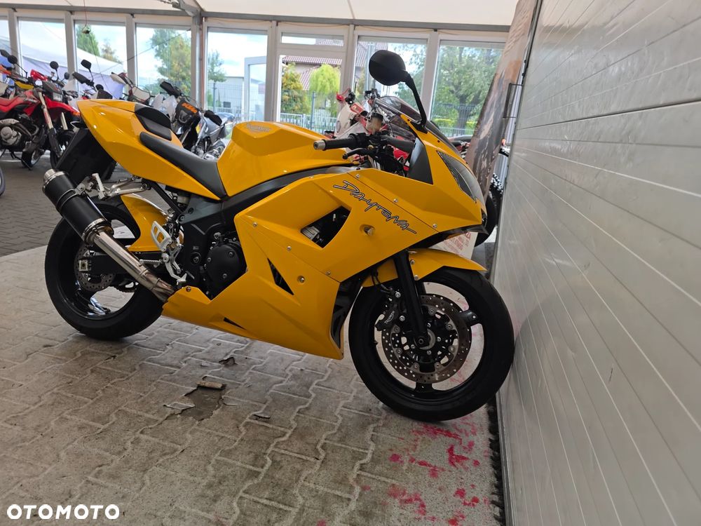 Triumph Daytona - 24