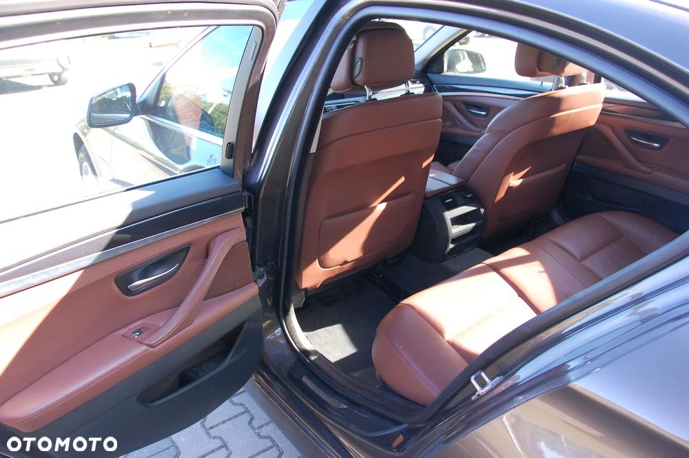 BMW Seria 5 525d - 14