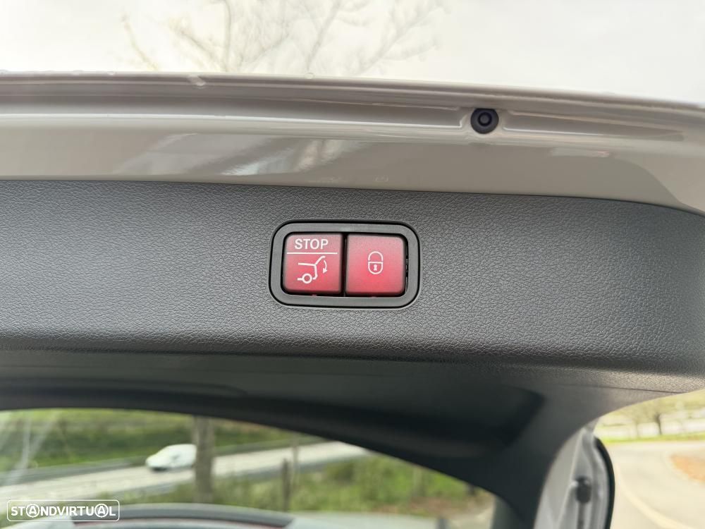 Mercedes-Benz E 300 e AMG Line - 35