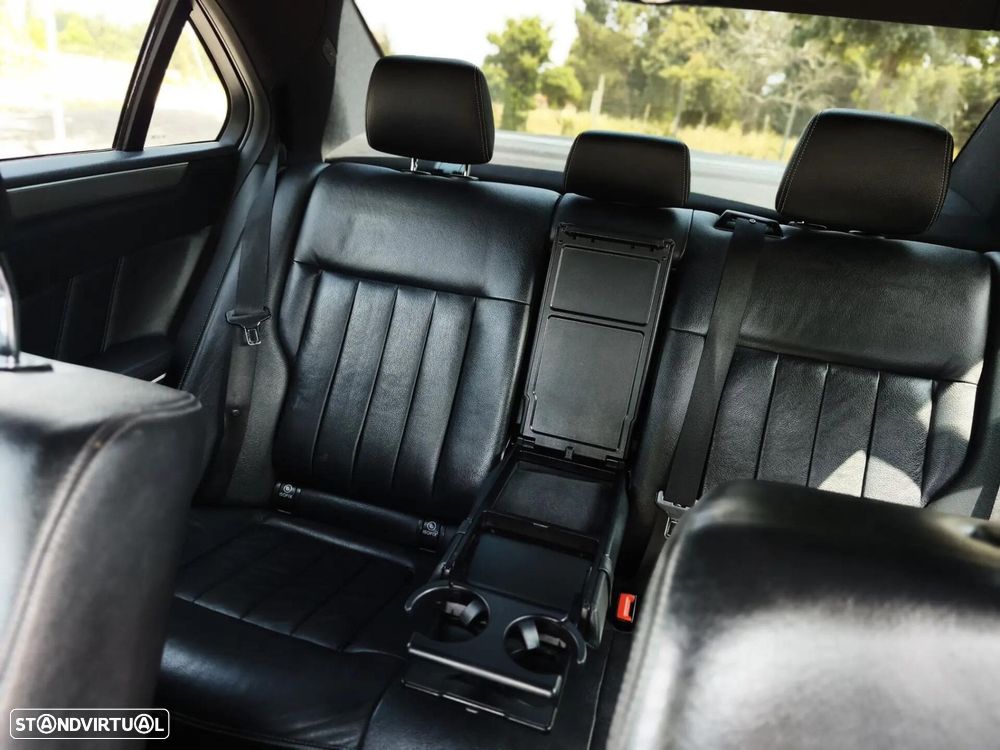 Mercedes-Benz E 220 CDI DPF BlueEFFICIENCY 7G-TRONIC Avantgarde - 17
