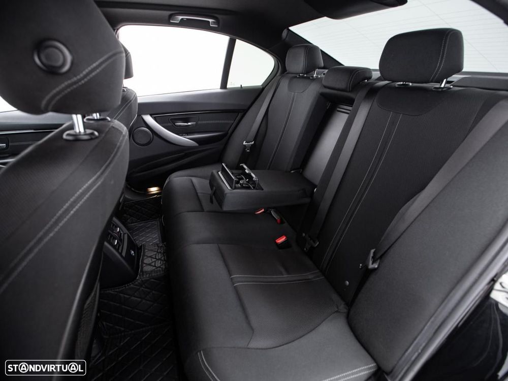 BMW 330 e iPerformance - 11