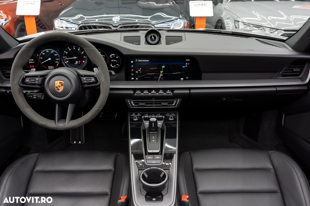 Porsche 911 Carrera Cabriolet PDK - 10