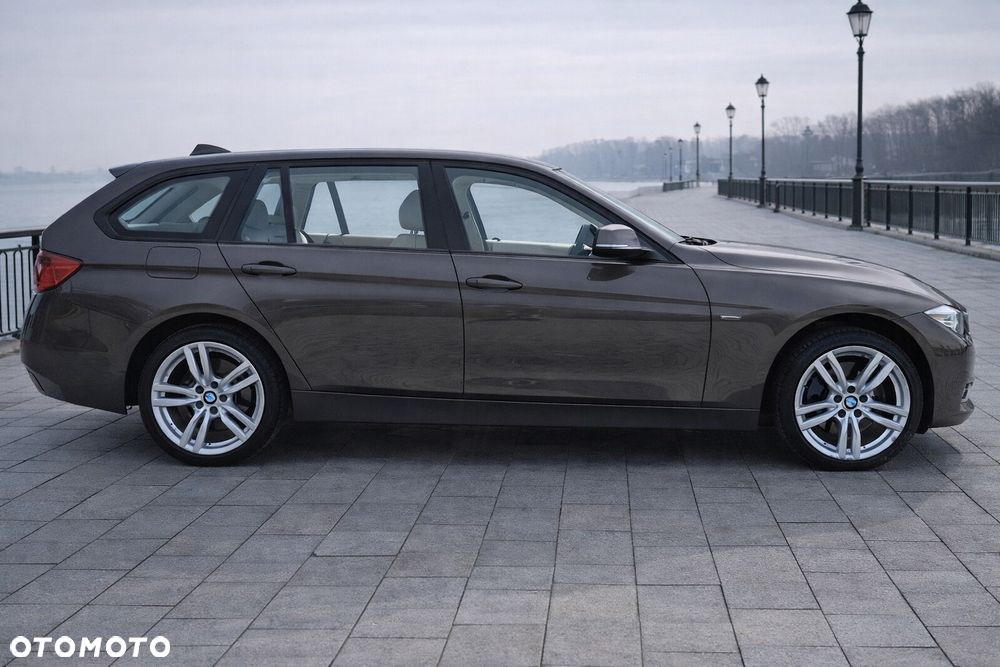 BMW Seria 3 320d xDrive DPF Edition Sport - 9