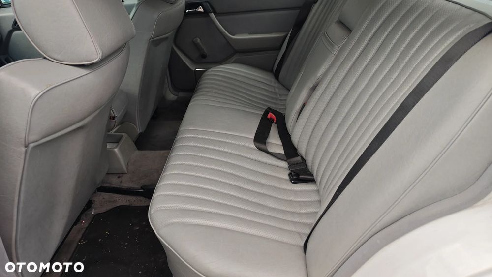 Mercedes-Benz Klasa E - 17