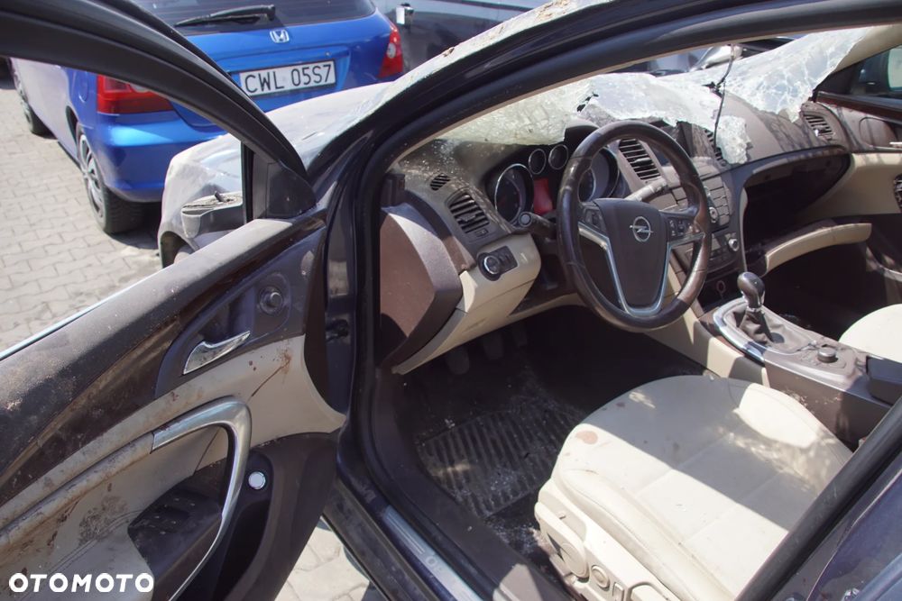 Auto na części - Opel Insignia A 2.0 CDTI 160 KM A20DTH F40 Z168 2011R Silnik Skrzynia Drzwi Błotnik Zderzak Klapa Lampa Lusterko Klamka Szyba Deska Kokpit Sterownik Moduł Czujnik Licznik Wyświetlacz Panel Kierownica - 9