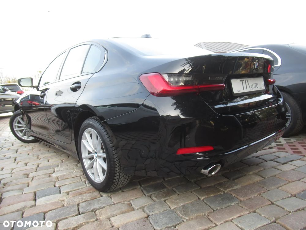 BMW Seria 3 318i - 3