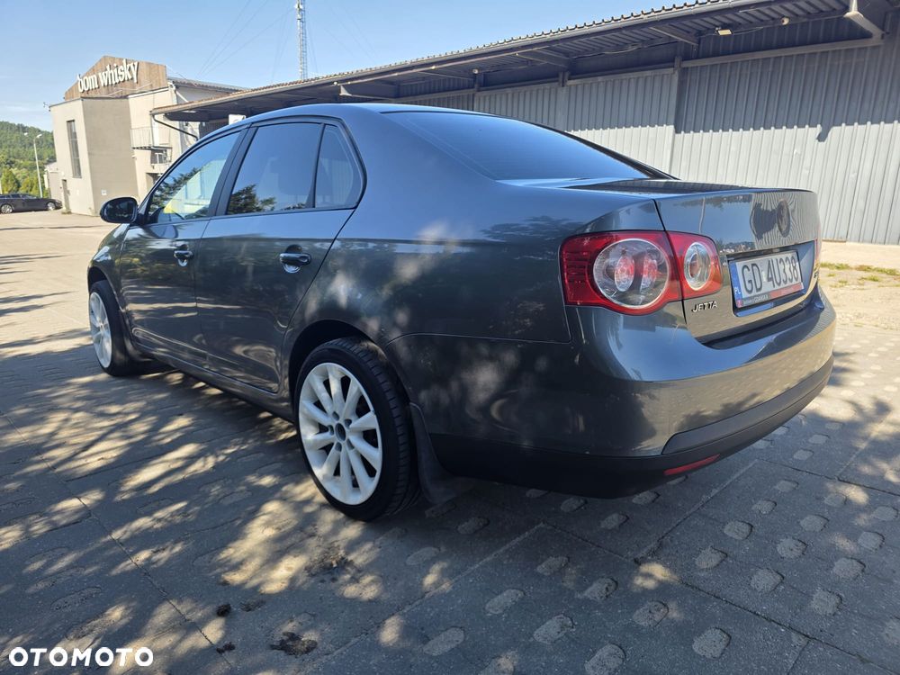 Volkswagen Jetta 1.9 TDI Comfortline - 10