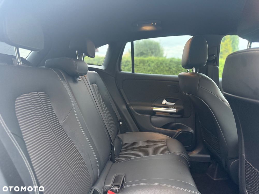 Mercedes-Benz GLA - 9