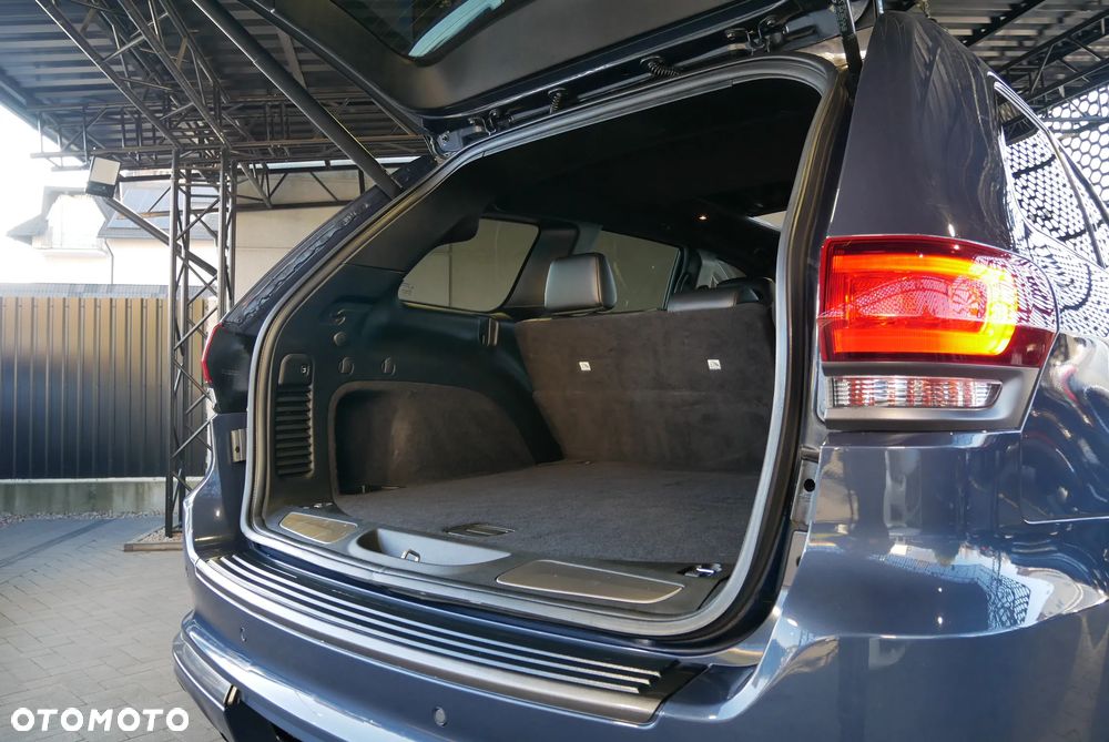 Jeep Grand Cherokee - 32