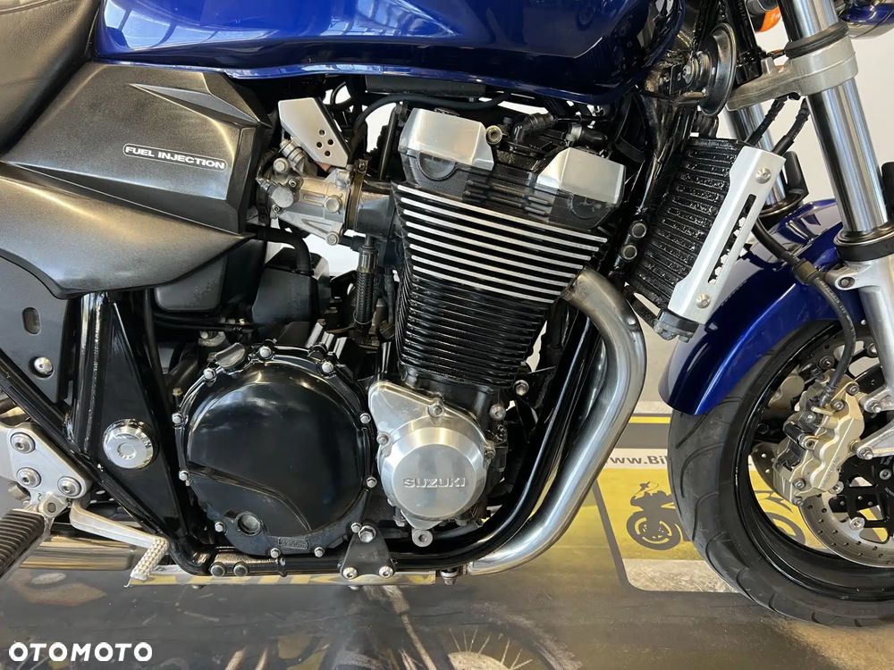 Suzuki GSX - 23