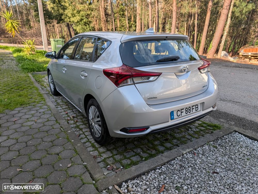 Toyota Auris 1.4 D-4D Design Edition - 4