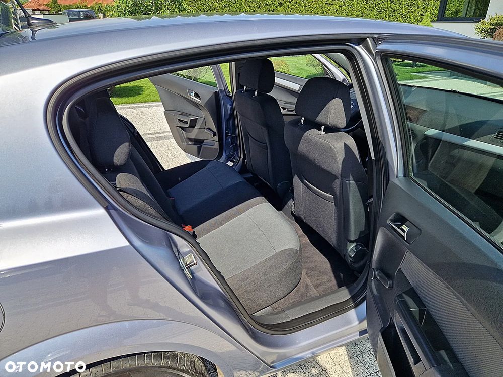 Opel Astra 1.6 Essentia - 21
