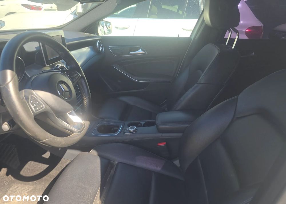 Mercedes-Benz GLA 250 4Matic 7G-DCT Urban - 7