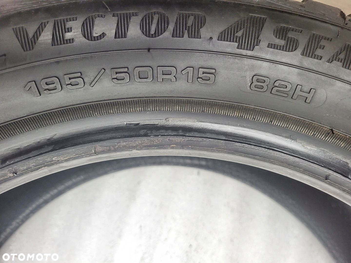 Opona całoroczna Goodyear Vector 4Seasons G2 195/50R15 82H - 3
