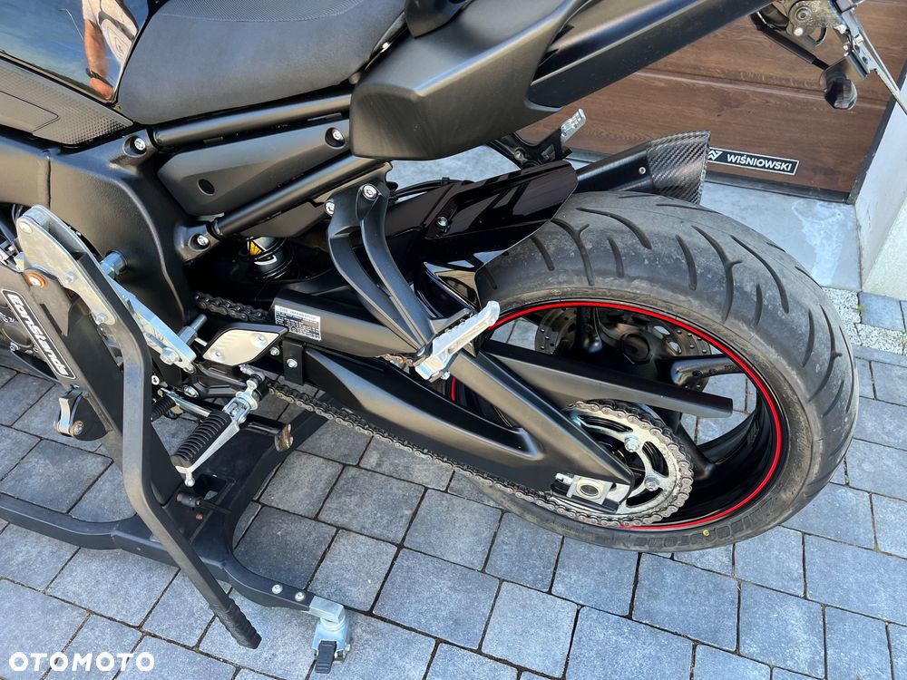 Yamaha FZ8 - 7