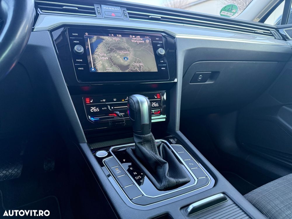 Volkswagen Passat 2.0 TDI SCR DSG Comfortline - 23