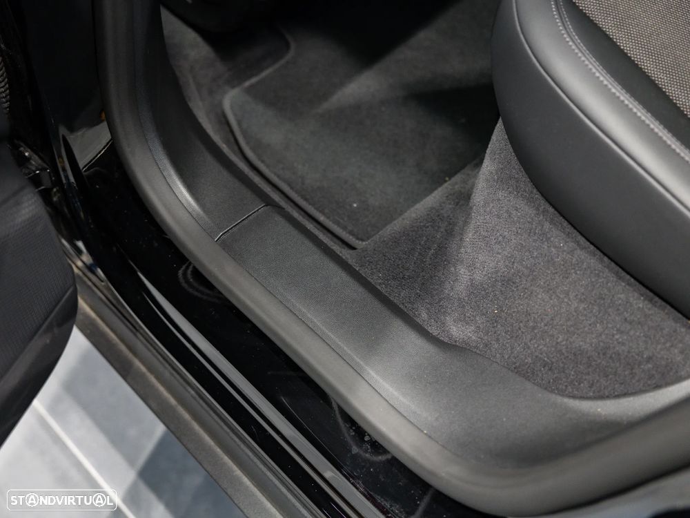 Porsche Macan Electric - 36