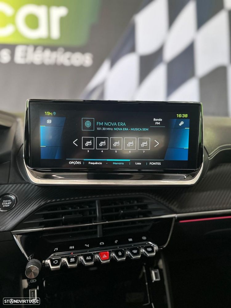 Peugeot e-2008 50 kWh GT - 14