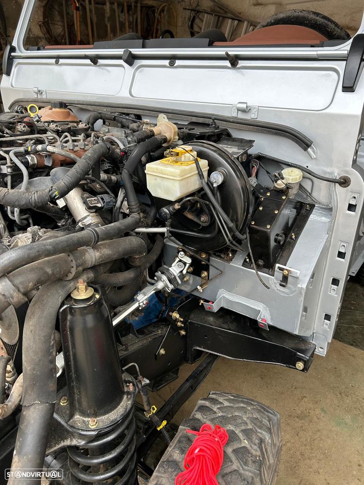 Land Rover Defender 90 2.4 CRD S - 45