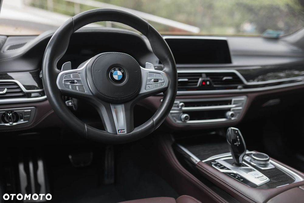 BMW Seria 7 750i xDrive - 20