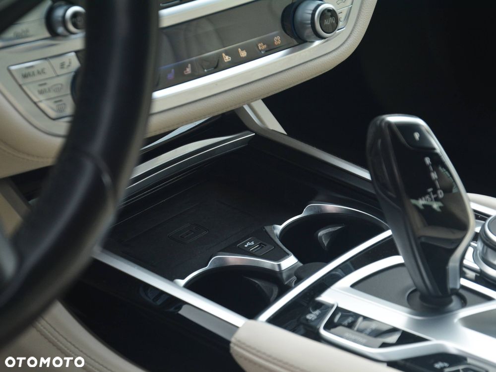 BMW Seria 7 750d xDrive sport - 13