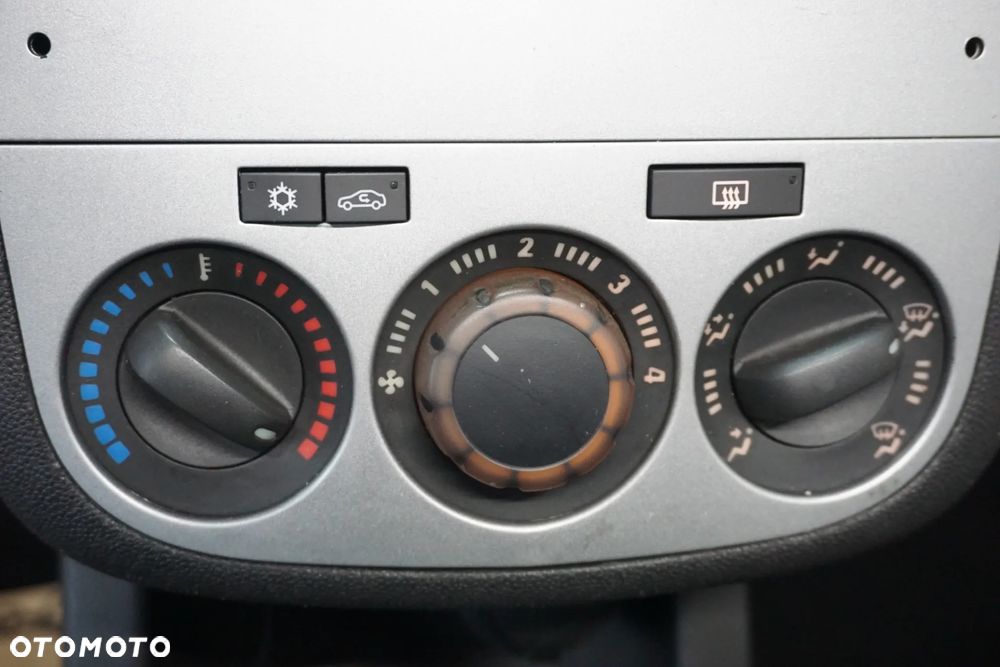 Opel Corsa 1.2 16V Cosmo - 32