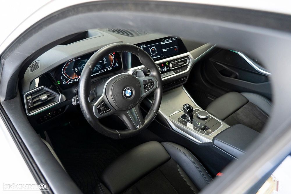 BMW 320 d Pack Desportivo M Auto - 16