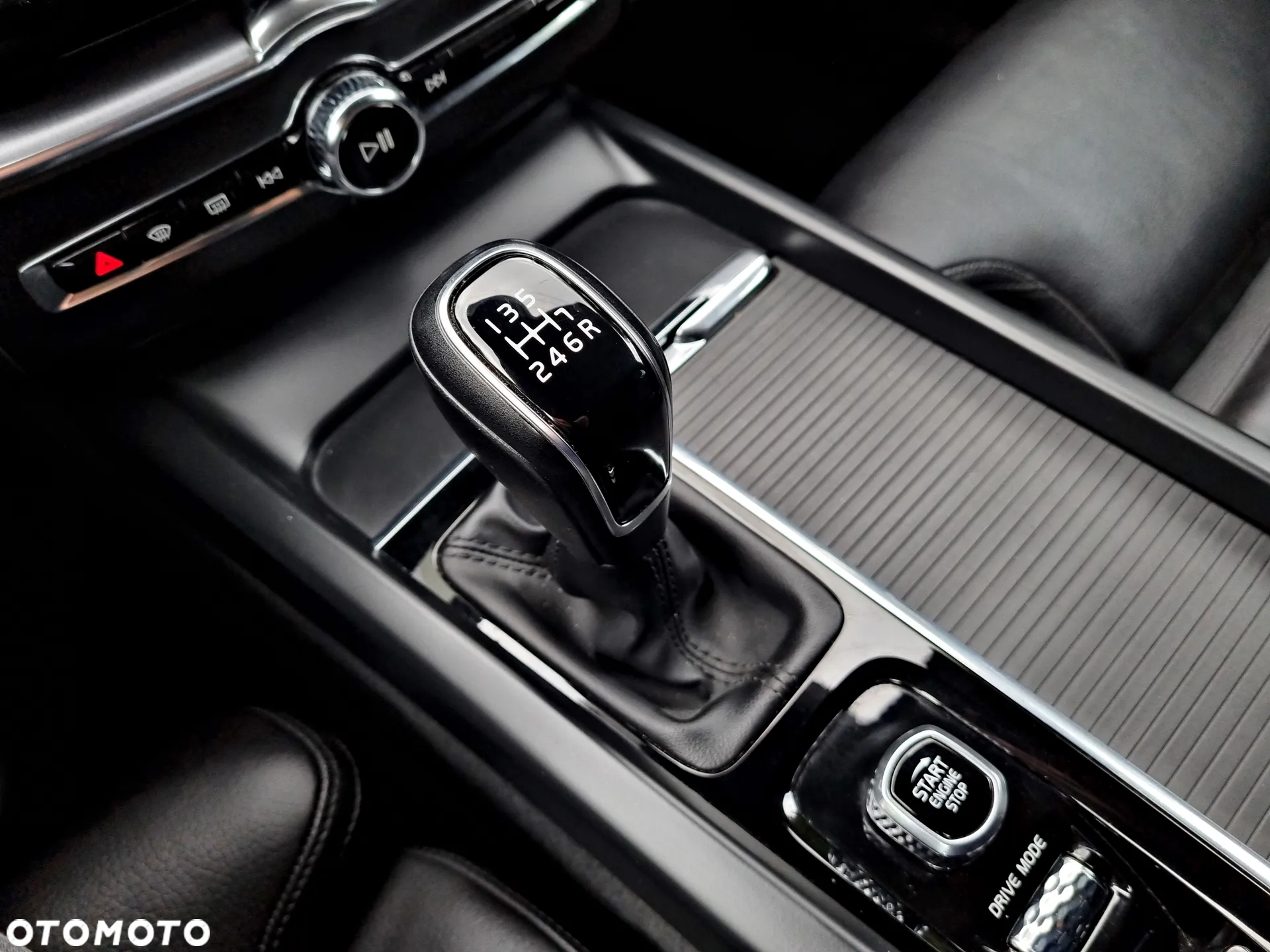 Volvo XC 60 D3 Momentum Pro - 25
