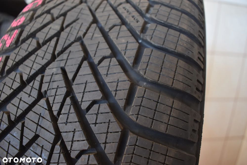 R17 215/55 Pirelli Winter 2 Cinturato 2024r 94H Wysyłka gratis! - 2