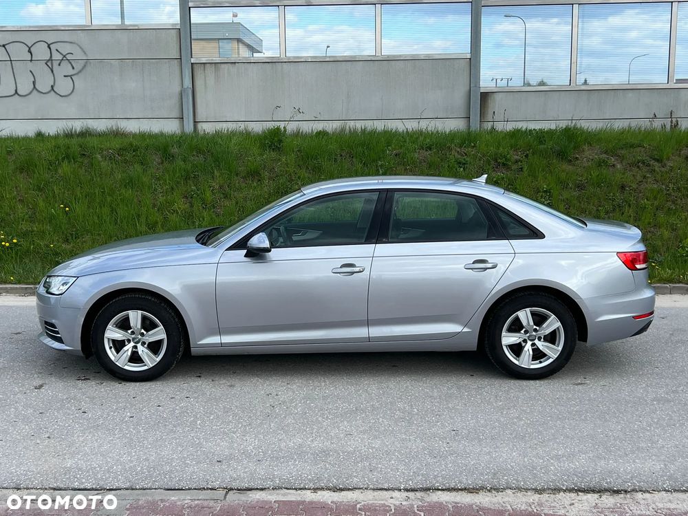 Audi A4 Limousine - 4