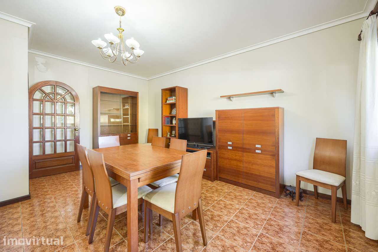 Oportunidade - Moradia T4 com anexos, garagem fechada e jardim - Grande imagem: 5/17