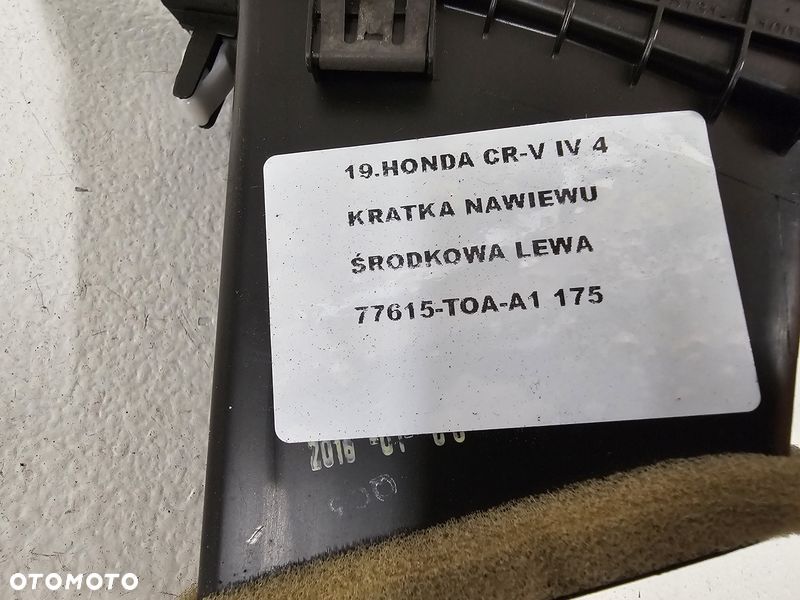 HONDA CR-V IV 4 KRATKA NAWIEWU ŚRODKOWA LEWA 77615-T0A-0A1 - 4
