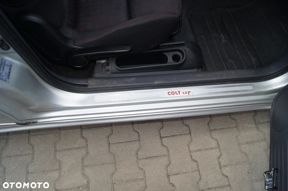Mitsubishi Colt - 8