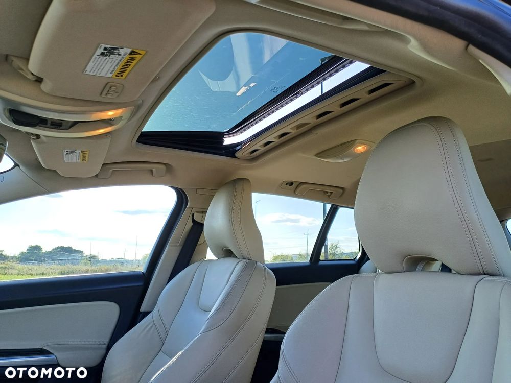Volvo V60 T5 Drive-E Dynamic Edition (Momentum) - 11