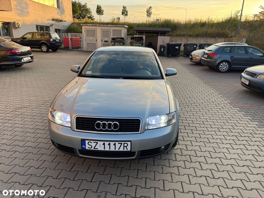 Audi A4 Limousine - 1