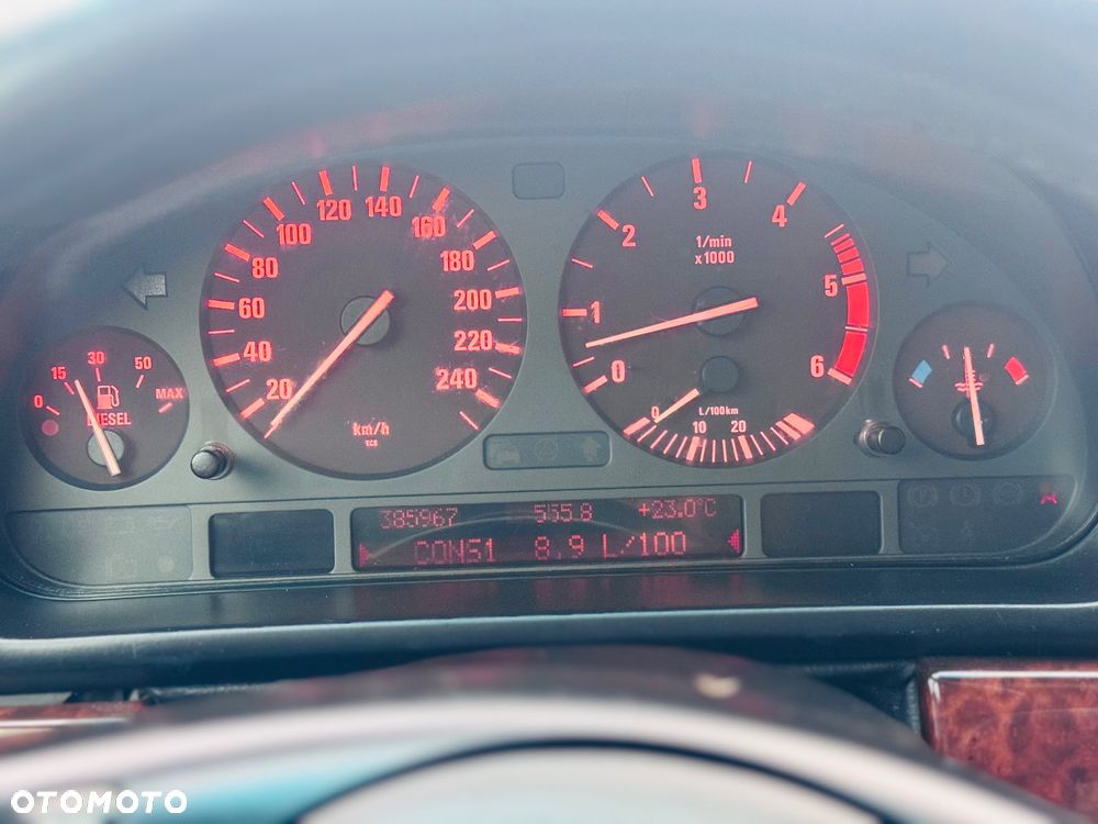 BMW Seria 5 525d - 12