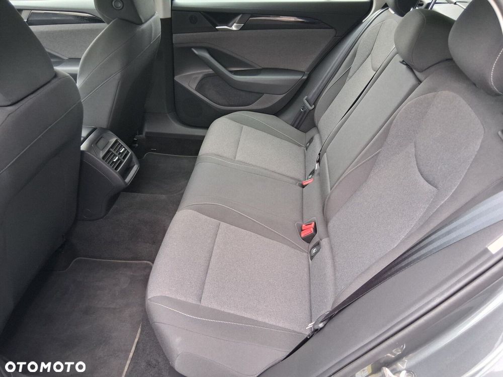 Volkswagen Passat - 19