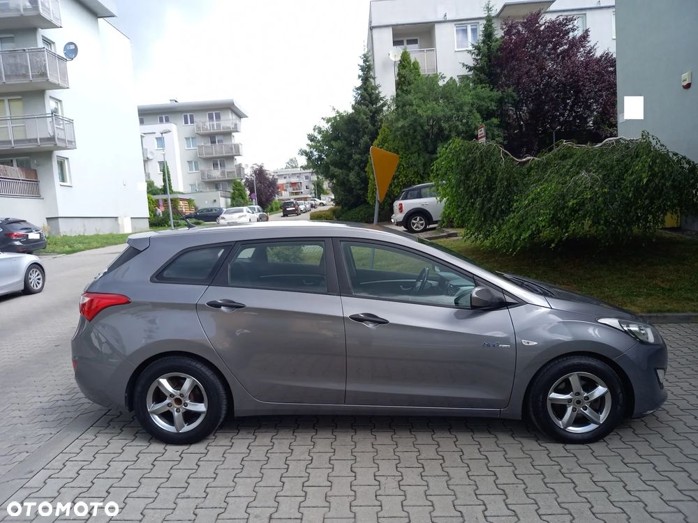 Hyundai i30 blue Kombi 1.6 CRDi Style - 4