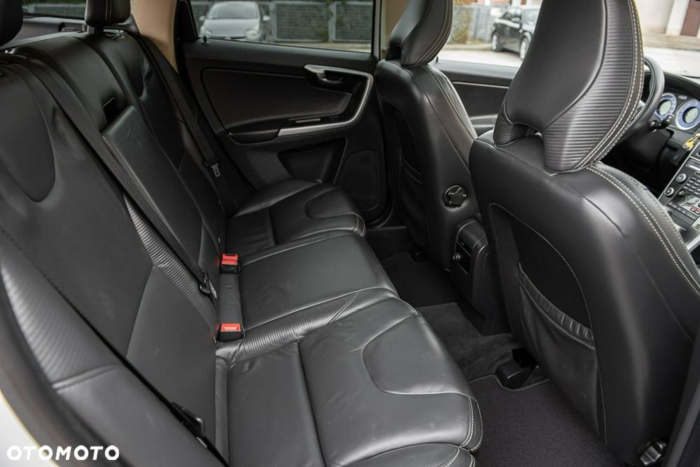 Volvo XC 60 D4 AWD Geartronic RDesign - 29