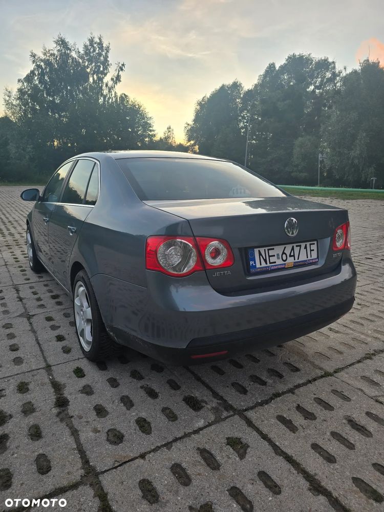 Volkswagen Jetta 2.0 TDI Comfortline - 4