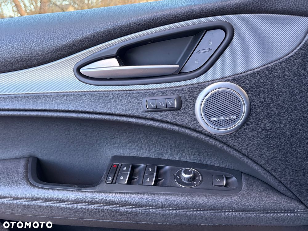 Alfa Romeo Stelvio - 9