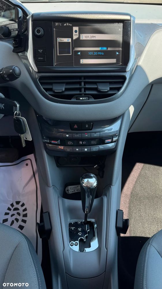 Peugeot 208 - 15