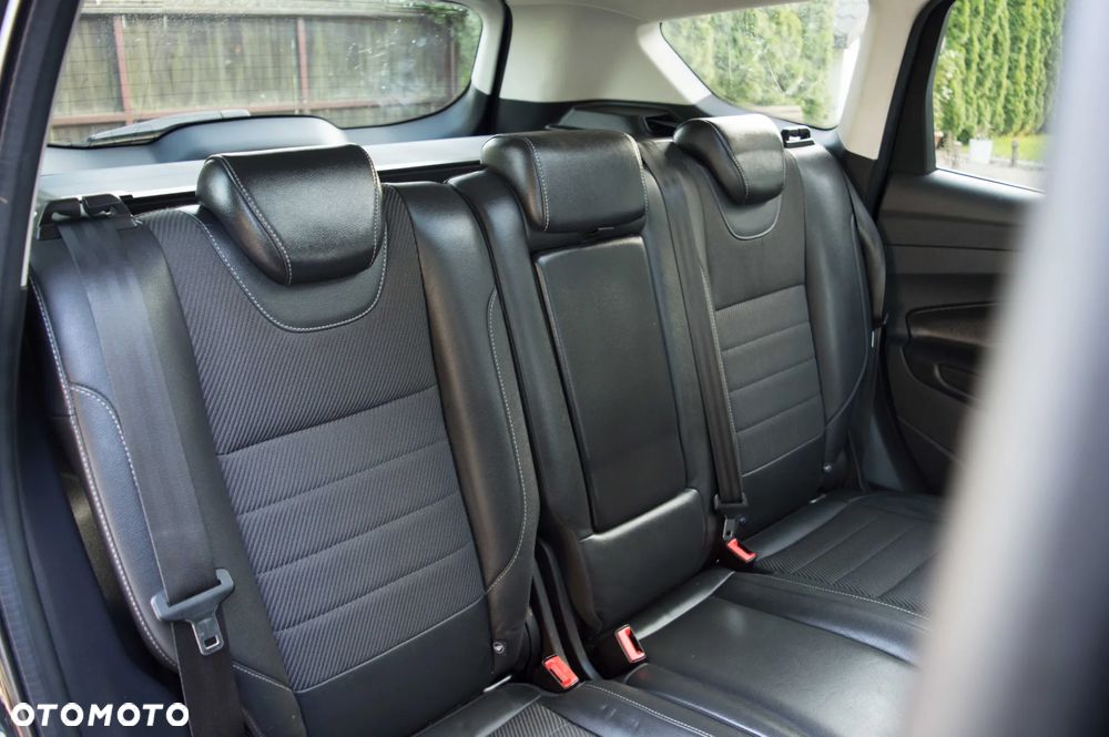 Ford Kuga 2.0 TDCi 2x4 Titanium - 36