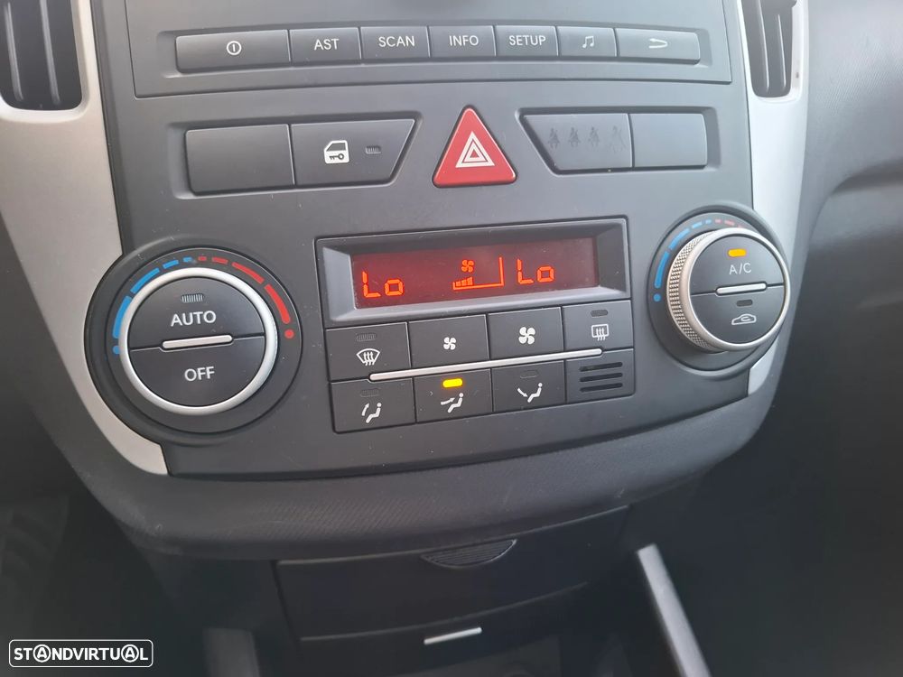 Kia Ceed 1.6 CRDi EX Eco - 13