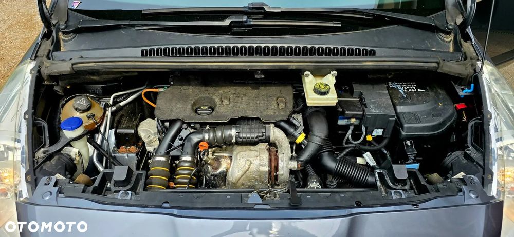 Peugeot 5008 1.6 HDi Family 7os - 21