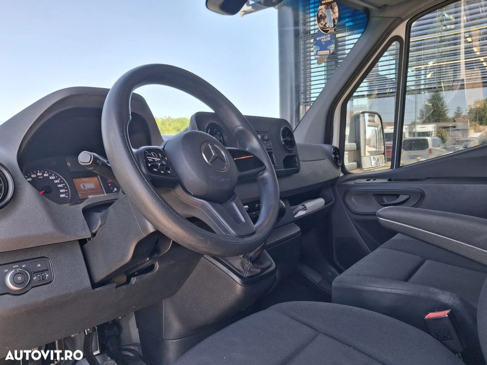 Mercedes-Benz Sprinter 317 - 12