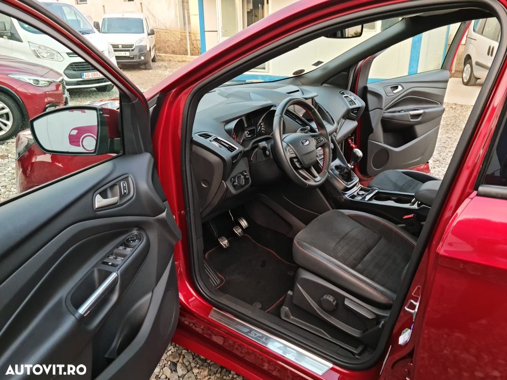 Ford Kuga 1.5 EcoBoost 2x4 ST-Line - 13
